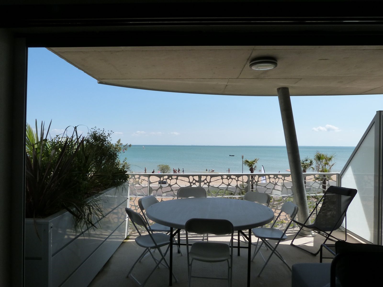 Appartement vue mer pour 2 à 6 pers, au 1er étage avec balcon, 2 chambres, accès direct plage